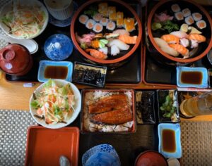 sushi world phùng khắc khoan